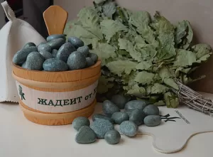 Камень Жадеит шлифованный средний (ведро 5 кг)